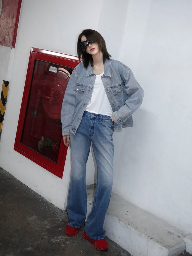 Áo khoác denim, điểm nhấn cá tính cho mọi phong cách thời trang  - Ảnh 9.