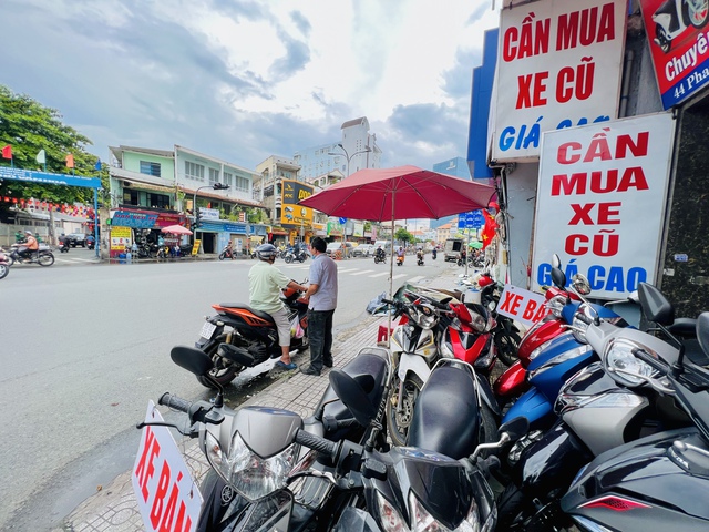 Bán xe không sang tên đổi chủ bị CSGT phạt nguội: Ai nộp phạt? - Ảnh 2.