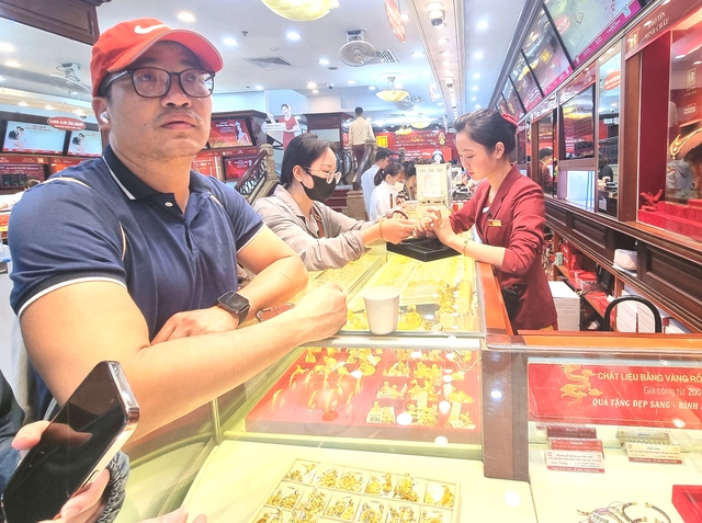 Đầu tư vàng trong bối cảnh giá cao: Rủi ro và Cơ hội cho nhà đầu tư - Ảnh 2.