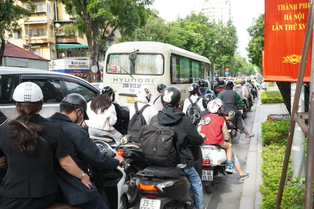 Nghiên cứu đi làm, đi học theo khung giờ: Người dân băn khoăn, chuyên gia nói gì? - Ảnh 2.