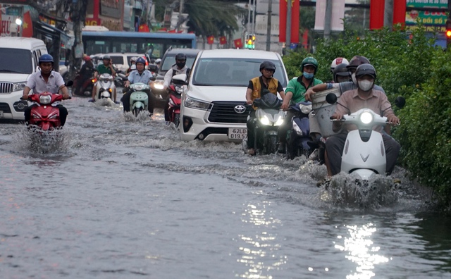 TP.HCM sắp đón đợt triều cường lớn: Có khả năng vượt báo động 3 - Ảnh 2.