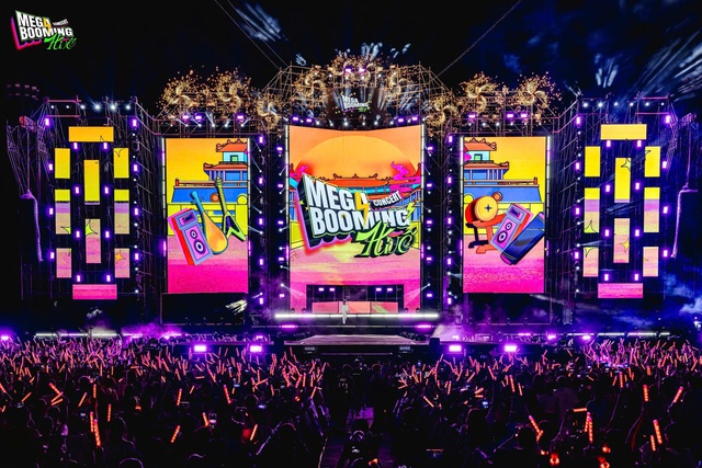 Độc đ&aacute;o vụ tặng b&uacute;n b&ograve; huế cho kh&aacute;ch mua v&eacute; xem đại nhạc hội - Ảnh 1.