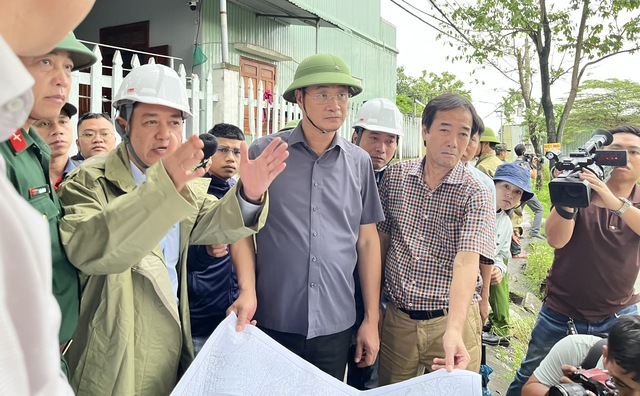 Bí thư Đà Nẵng Lê Ngọc Quang kiểm tra nhiều khu vực xung yếu trước bão Fengshen- Ảnh 2. Bí thư Đà Nẵng Lê Ngọc Quang kiểm tra nhiều khu vực xung yếu trước bão Fengshen- Ảnh 2.