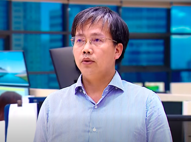 Vì sao bão số 12 gặp không khí lạnh gây mưa lớn dữ dội ở miền Trung? - Ảnh 2.