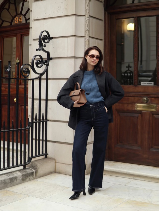 Quần jeans xanh 'vạn năng', bí quyết cho vẻ đẹp hoàn hảo năng động cả bốn mùa- Ảnh 7. Quần jeans xanh 'vạn năng', bí quyết cho vẻ đẹp hoàn hảo năng động cả bốn mùa- Ảnh 7.