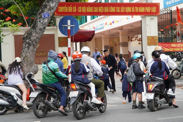 Nghiên cứu đi làm, đi học theo khung giờ: Người dân băn khoăn, chuyên gia nói gì? - Ảnh 1.