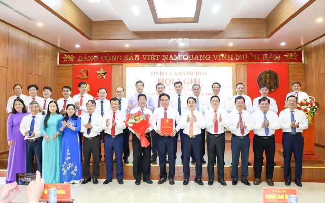 Khánh Hòa công bố nhân sự 2 Đảng bộ hạt nhân nhiệm kỳ 2025 - 2030 - Ảnh 2.