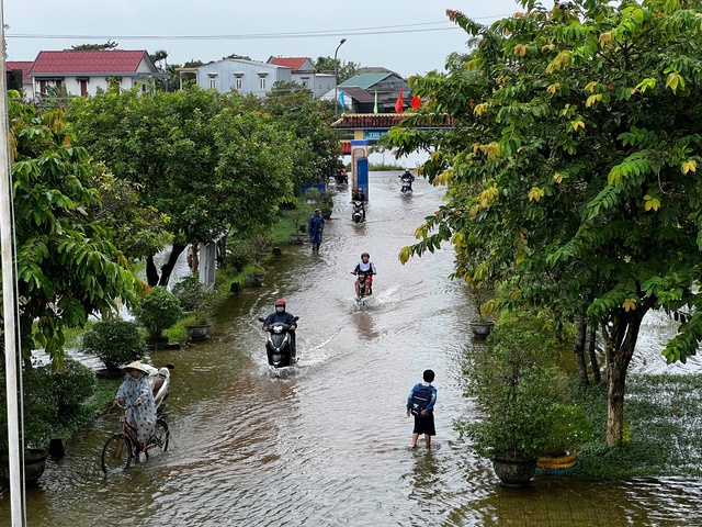 Huế thông báo khẩn cho học sinh nghỉ học tránh bão lụt từ chiều 22 . 10 - Ảnh 5. Huế thông báo khẩn cho học sinh nghỉ học tránh bão lụt từ chiều 22 . 10 - Ảnh 5.