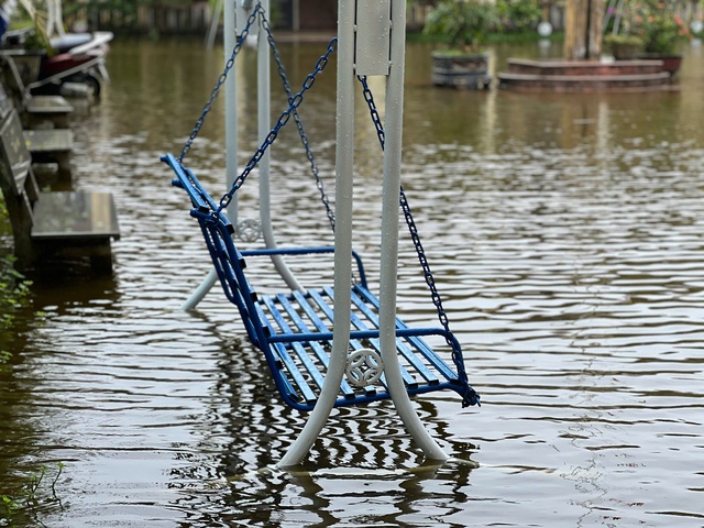 Huế thông báo khẩn cho học sinh nghỉ học tránh bão lụt từ chiều 22 . 10 - Ảnh 8. Huế thông báo khẩn cho học sinh nghỉ học tránh bão lụt từ chiều 22 . 10 - Ảnh 8.