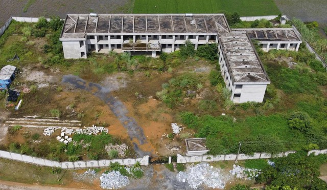 Trường mầm non xây dở rồi bỏ hoang - Ảnh 2.