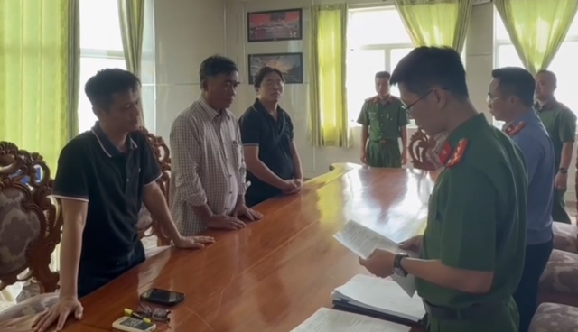 Khởi tố vụ ô nhiễm môi trường liên quan dự án thủy cung Hòn Ngưu- Ảnh 1. Khởi tố vụ ô nhiễm môi trường liên quan dự án thủy cung Hòn Ngưu- Ảnh 1.