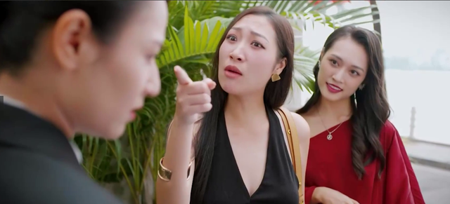 Màn đánh ghen gây ức chế trong Gió ngang khoảng trời xanh khiến khán giả phẫn nộ - Ảnh 3. Màn đánh ghen gây ức chế trong Gió ngang khoảng trời xanh khiến khán giả phẫn nộ - Ảnh 3.