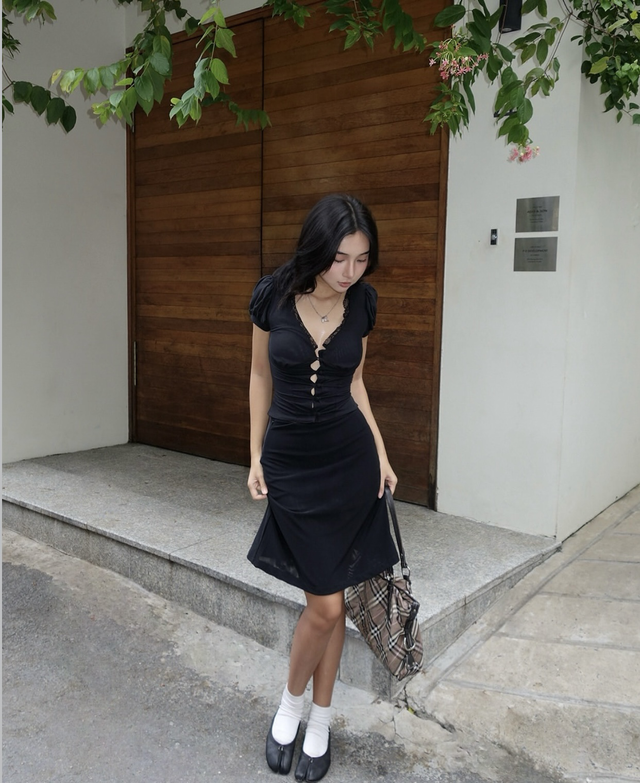 Đón đầu xu hướng thời trang hiện đại với váy lửng- Ảnh 8. Đón đầu xu hướng thời trang hiện đại với váy lửng- Ảnh 8.