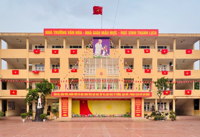 Quảng Ninh: Cảnh cáo cán bộ phường có con được sửa điểm- Ảnh 1.