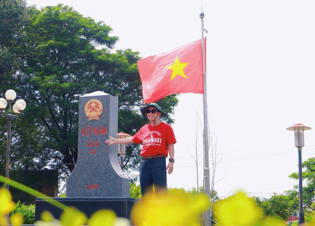 Grenseturer inspirerer nasjonal stolthet hos turister. FOTO: NVCC Tour du lịch vùng biên khơi dậy niềm tự hào dân tộc cho du khách. ẢNH: NVCC