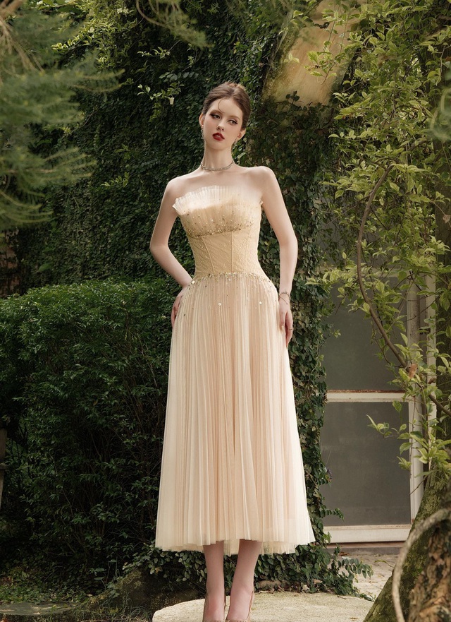 Khoảnh khắc tỏa sáng bắt đầu từ một chiếc váy tiệc hoàn hảo- Ảnh 1. Khoảnh khắc tỏa sáng bắt đầu từ một chiếc váy tiệc hoàn hảo- Ảnh 1.