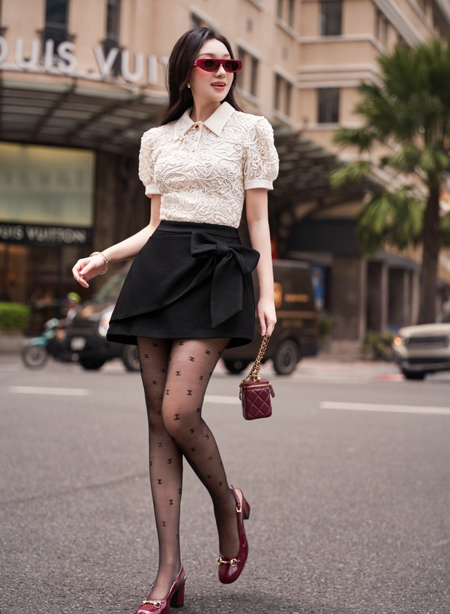 Trang phục vải ren: Nét gợi cảm của sự tự tin và thanh lịch- Ảnh 8. Trang phục vải ren: Nét gợi cảm của sự tự tin và thanh lịch- Ảnh 8.