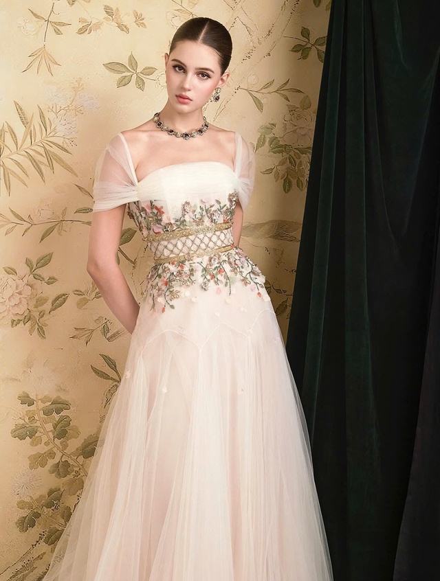 Khoảnh khắc tỏa sáng bắt đầu từ một chiếc váy tiệc hoàn hảo- Ảnh 8. Khoảnh khắc tỏa sáng bắt đầu từ một chiếc váy tiệc hoàn hảo- Ảnh 8.