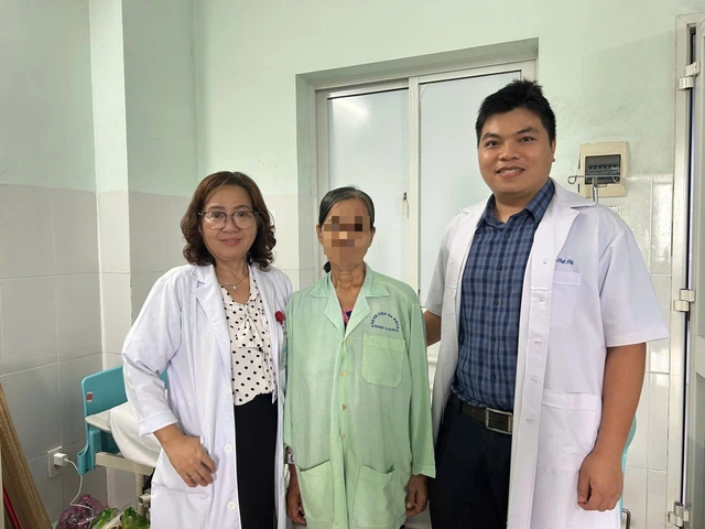 Cứu sống bệnh nhân rò túi mật - tá tràng kèm sỏi ống mật chủ hiếm gặp- Ảnh 3.