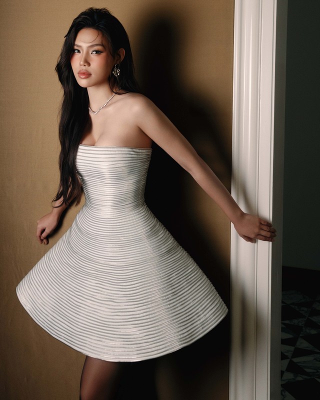 Sắc đỏ burgundy và những gam màu tôn khí chất, sự tự tin của nàng- Ảnh 6.