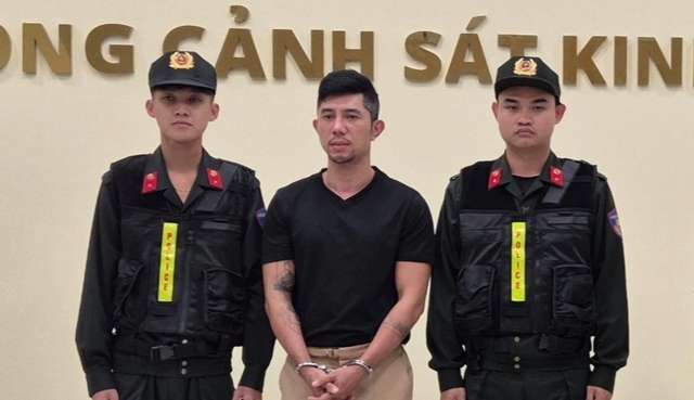 Công an TP.HCM thi hành lệnh bắt tạm giam đối với Lương Bằng Quang. ẢNH: CTV Công an TP.HCM thi hành lệnh bắt tạm giam đối với Lương Bằng Quang. ẢNH: CTV