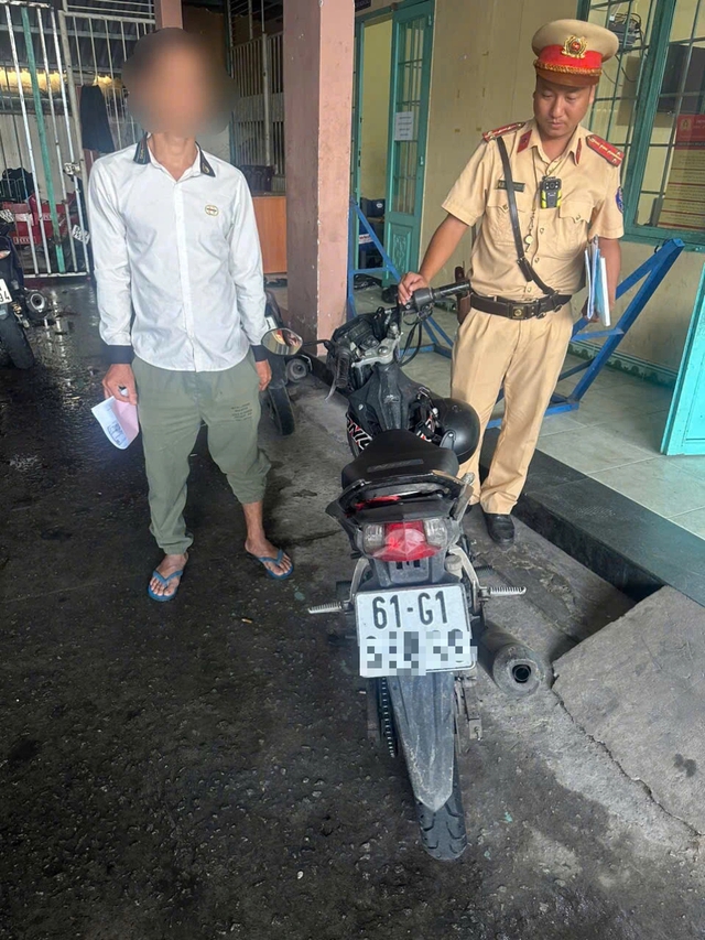 Lạng lách trước đầu ô tô, nam thanh niên bị CSGT TP.HCM phạt 9 triệu - Ảnh 2.