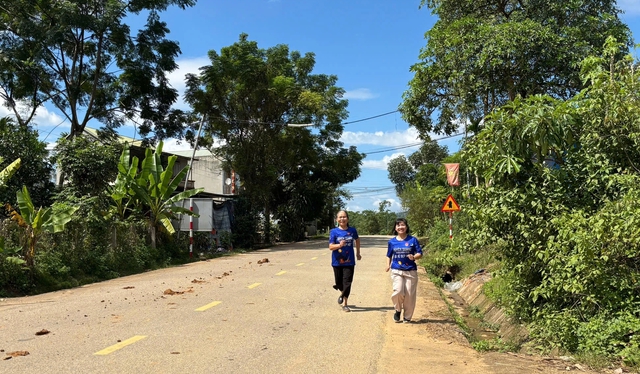 VĐV đặc biệt chinh phục đường đua marathon, nghị lực phi thường ở tuổi 73- Ảnh 2. VĐV đặc biệt chinh phục đường đua marathon, nghị lực phi thường ở tuổi 73- Ảnh 2.