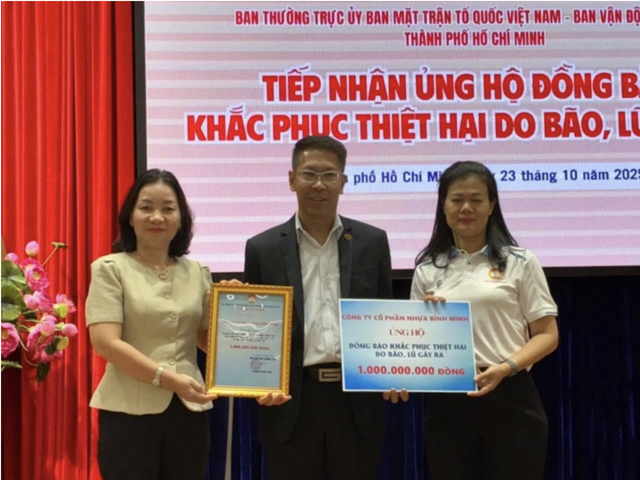Doanh nghiệp TP . HCM quyên góp 6 , 4 tỉ đồng hỗ trợ đồng bào vùng bão lũ - Ảnh 1. Doanh nghiệp TP . HCM quyên góp 6 , 4 tỉ đồng hỗ trợ đồng bào vùng bão lũ - Ảnh 1.