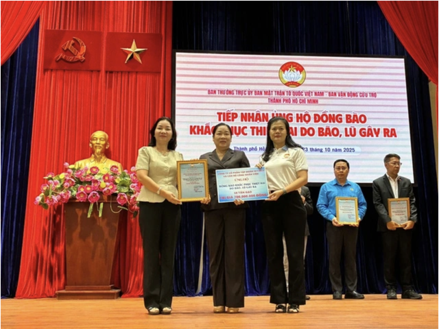 Doanh nghiệp TP . HCM quyên góp 6 , 4 tỉ đồng hỗ trợ đồng bào vùng bão lũ - Ảnh 2. Doanh nghiệp TP . HCM quyên góp 6 , 4 tỉ đồng hỗ trợ đồng bào vùng bão lũ - Ảnh 2.