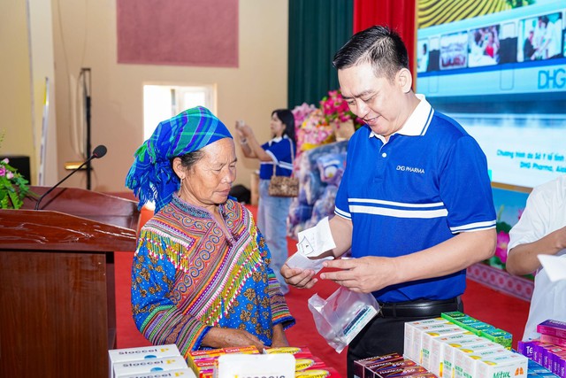 DHG Pharma đồng h&agrave;nh c&ugrave;ng đo&agrave;n y b&aacute;c sĩ mang nắng ấm đến Tả Củ Tỷ- Ảnh 2.