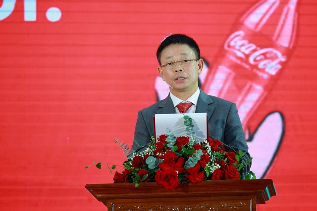 Sinh viên Hà Nội hào hứng với 'Chai nhựa tái sinh, hành trình tiếp nối' - Ảnh 2. Sinh viên Hà Nội hào hứng với 'Chai nhựa tái sinh, hành trình tiếp nối' - Ảnh 2.