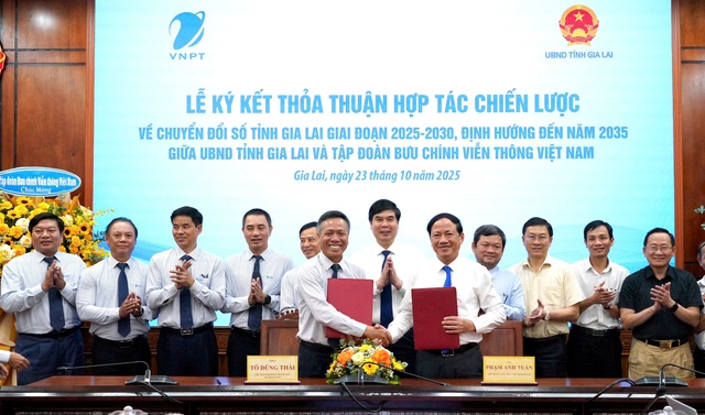 Gia Lai ký kết hợp tác chiến lược về chuyển đổi số - Ảnh 1.