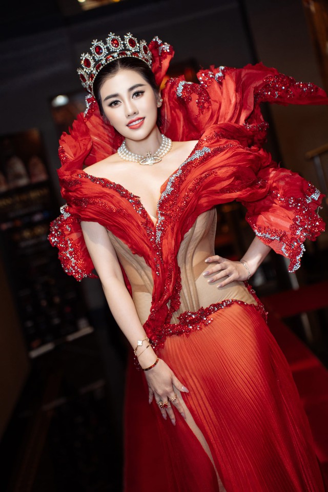 Vem är den vietnamesiska skönheten som sitter i domarpanelen för Miss Tourism International? - Foto 1.