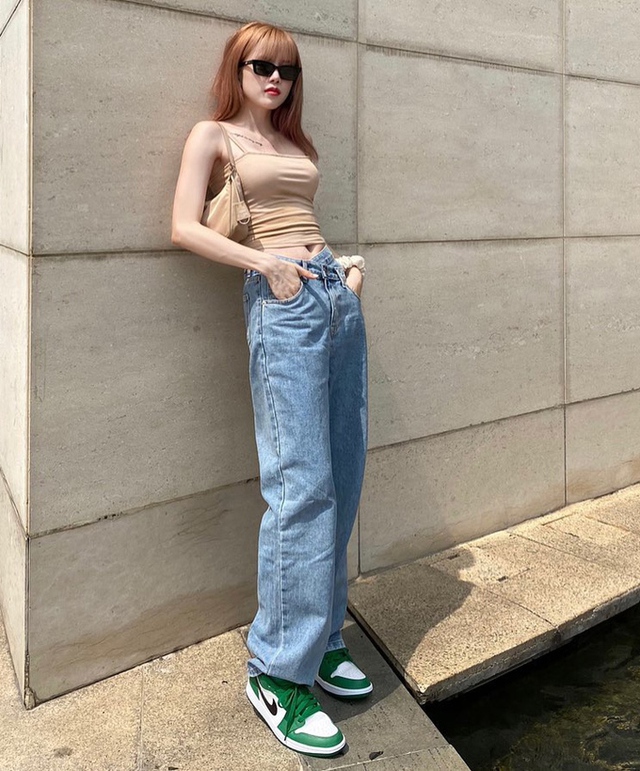 Mặc đẹp cho mọi dáng người với quần jeans cạp trễ- Ảnh 2.