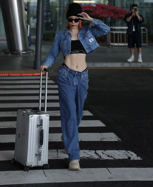 Mặc đẹp cho mọi dáng người với quần jeans cạp trễ- Ảnh 5.