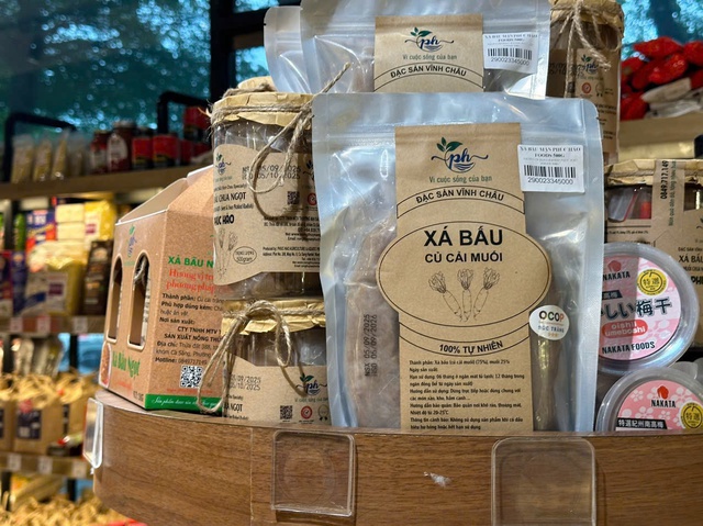 Bỏ phố về quê, đưa hành tím, củ cải trắng lên kệ siêu thị - Ảnh 3.