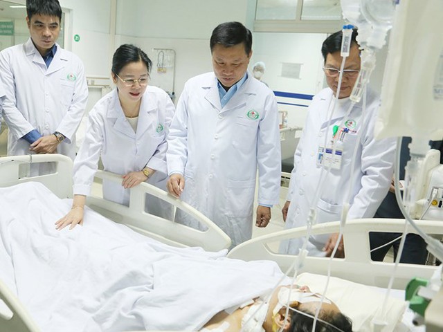 Người đàn ông tấn công nhiều người ở Bệnh viện Sản Nhi Nghệ An khai gì? - Ảnh 2.