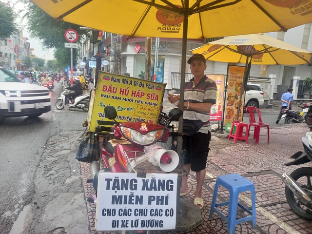 Chàng trai khuyết tật bán đậu hũ kiếm t…