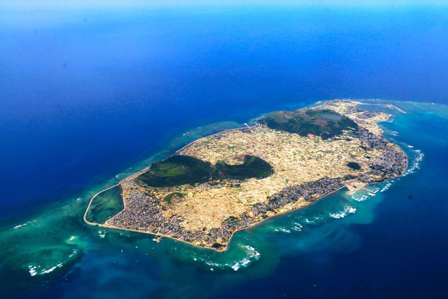 Đặc khu Lý Sơn là 'thiên đường' giữa biển khơi?- Ảnh 1. Đặc khu Lý Sơn là 'thiên đường' giữa biển khơi?- Ảnh 1.