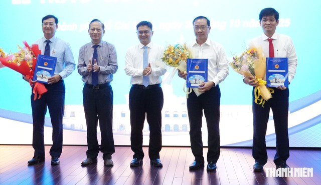 Phó bí thư Đảng ủy UBND TP.HCM nhận nhiệm vụ mới - Ảnh 2.