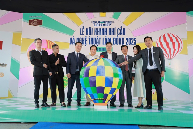 Lễ hội khinh khí cầu Đà Lạt 2025 thu hút hàng ngàn du khách và người dân- Ảnh 6. Lễ hội khinh khí cầu Đà Lạt 2025 thu hút hàng ngàn du khách và người dân- Ảnh 6.