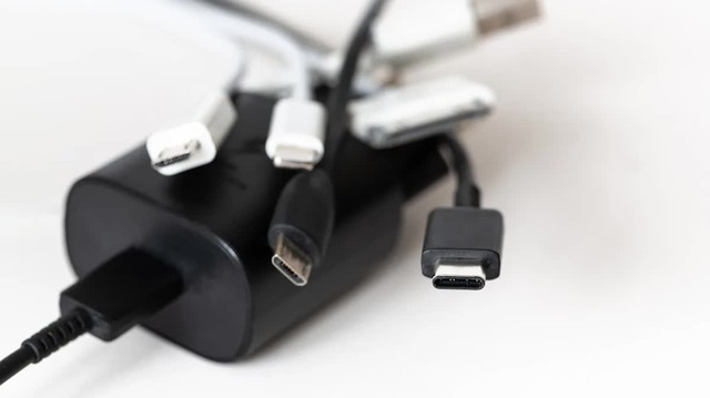 Chuẩn USB-C chưa đủ, Châu Âu muốn 'làm lại' cả bộ sạc - Ảnh 1. Chuẩn USB-C chưa đủ, Châu Âu muốn 'làm lại' cả bộ sạc - Ảnh 1.