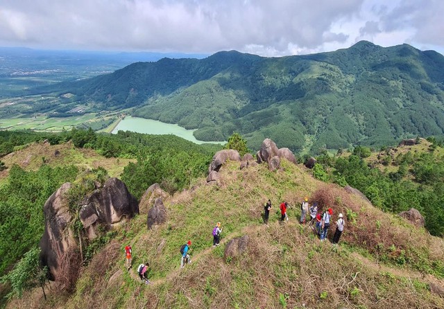 Nảy mầm xanh trên đỉnh núi đá Chư Nâm - Ảnh 13.