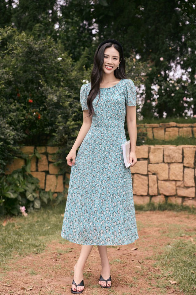 Hóa nàng thơ với vẻ đẹp không tuổi của những chiếc váy hoa- Ảnh 3. Hóa nàng thơ với vẻ đẹp không tuổi của những chiếc váy hoa- Ảnh 3.