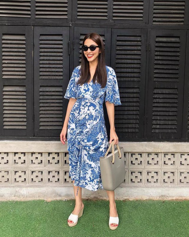 Hóa nàng thơ với vẻ đẹp không tuổi của những chiếc váy hoa- Ảnh 4. Hóa nàng thơ với vẻ đẹp không tuổi của những chiếc váy hoa- Ảnh 4.