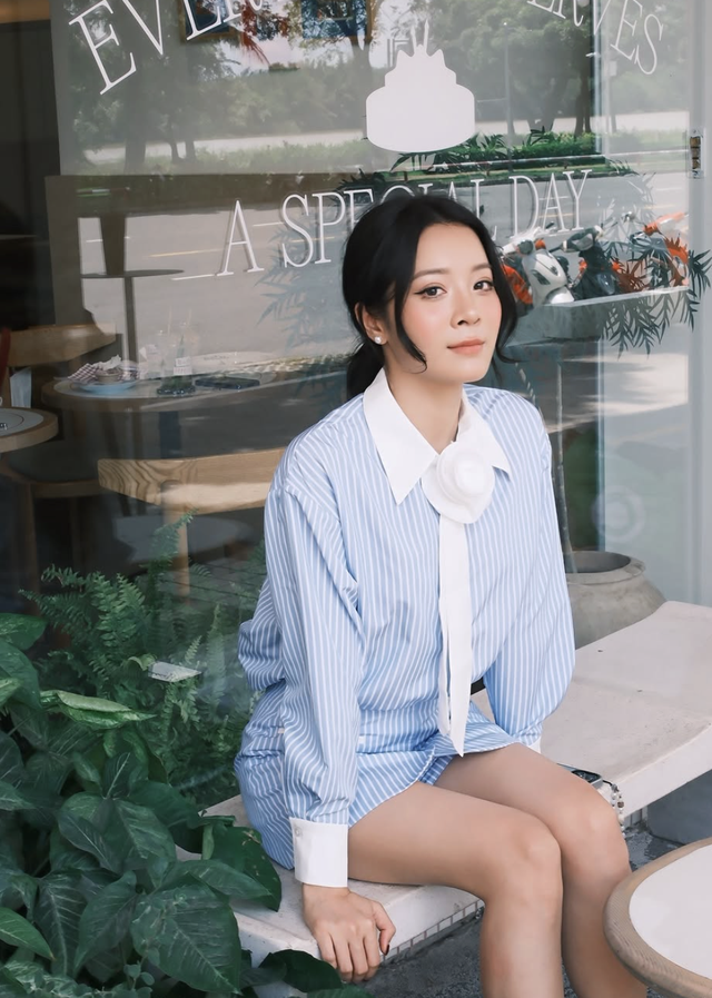 Áo sơ mi kẻ sọc càng đơn giản càng cuốn hút- Ảnh 7. Áo sơ mi kẻ sọc càng đơn giản càng cuốn hút- Ảnh 7.