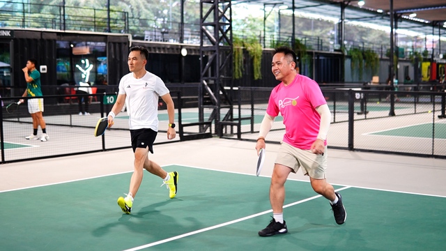 Tay vợt Tony Hoàng, diễn viên Chi Bảo góp mặt ở giải pickleball đặc biệt- Ảnh 1. Tay vợt Tony Hoàng, diễn viên Chi Bảo góp mặt ở giải pickleball đặc biệt- Ảnh 1.