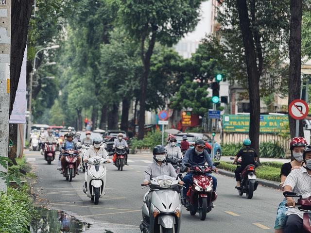 Dự báo thời tiết TP.HCM: Triều cường dâng cao, nhiều nơi có thể ngập nước - Ảnh 2.