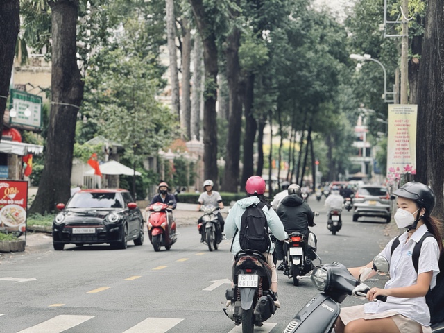 Dự báo thời tiết TP.HCM: Triều cường dâng cao, nhiều nơi có thể ngập nước - Ảnh 3.