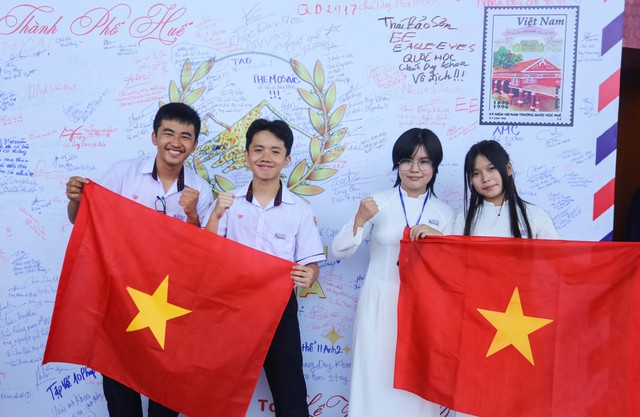 Nhà hát Sông Hương 'nóng' trước trận chung kết Olympia 2025- Ảnh 5. Nhà hát Sông Hương 'nóng' trước trận chung kết Olympia 2025- Ảnh 5.